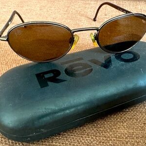 Vintage Revo RE 1121 058/61 Regent Oval Polarized H20 Lens Sunglasses
135mm